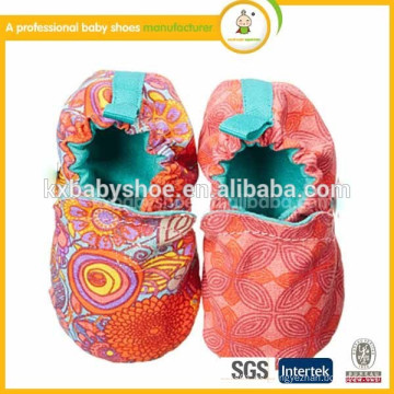 2015 zapatos de diseñador de alibaba de fábrica de China zapatos de moda al por mayor de precio brillante zapato de niño para las niñas